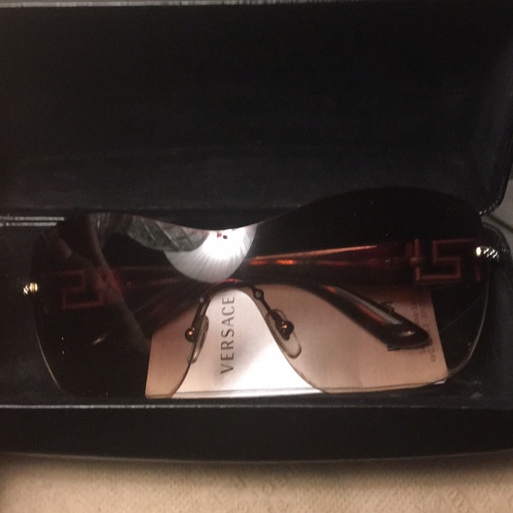 Authentic Versace sunglasses  W/ Real Diamonds - Picture 5 of 5